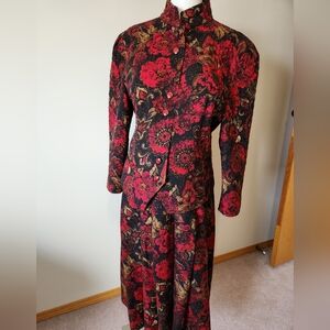 Floral wool skirt and matching jacket. Vintage.